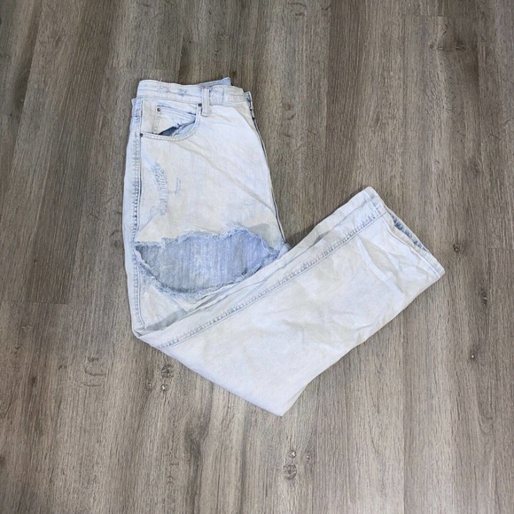 Forever 21 Womens Jeans Size L Blue Denim Distressed Light Wash Straight Leg - Picture 4 of 4